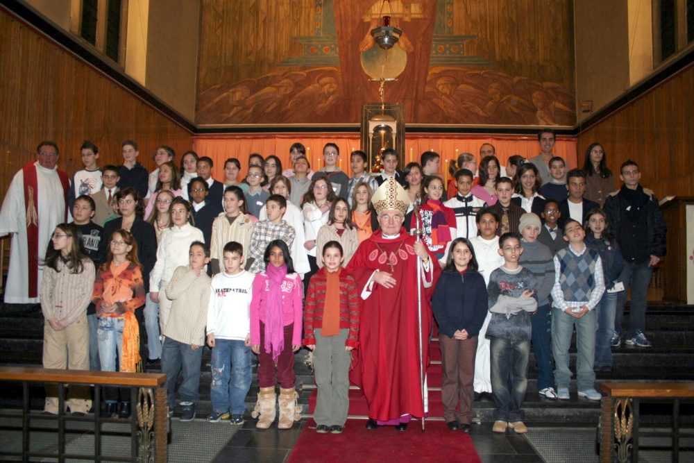 Tous les confirm�s autour de leur �v�que