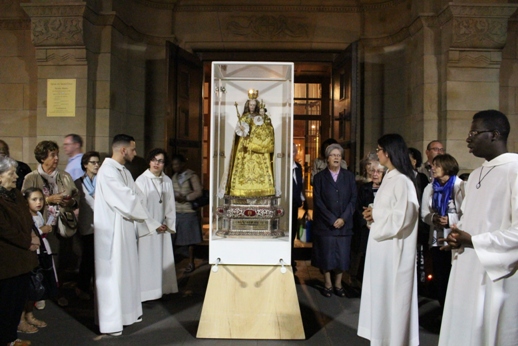 Salut à la Consolatrice des Affligés