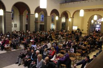 une assembl�e captiv�e par St Nicolas